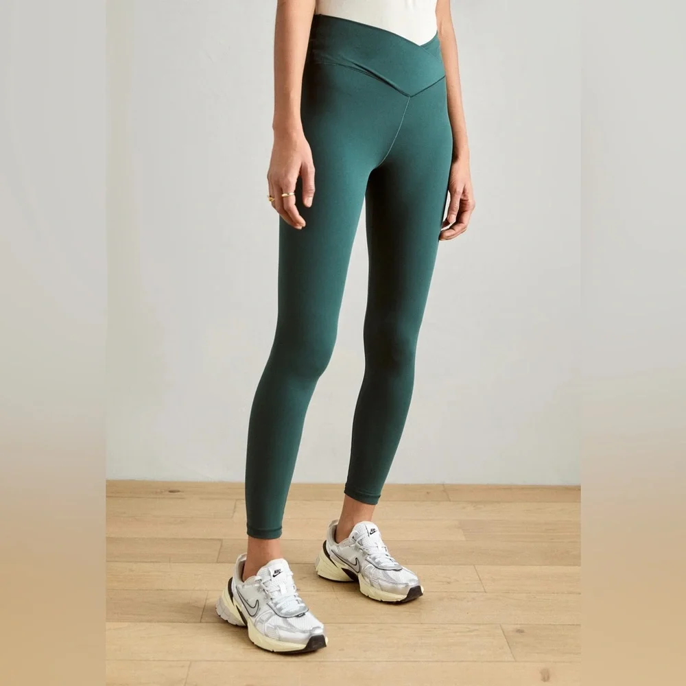 Aerie Real Me High Waisted Crossover Leggings💙 - Picture 2 of 5